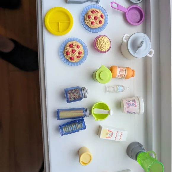 Barbie Kitchen Set 2005 - Picture 9 of 11